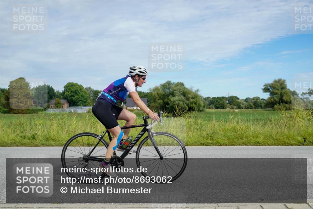 31.08.2025 - Elbe Triathlon Hamburg Michael Burmester http://msf.ph/oto/8693062 31.08.2025 10:57:19 Radfahren 1321, 1357, 1363, 1457 meine-sportfotos.de