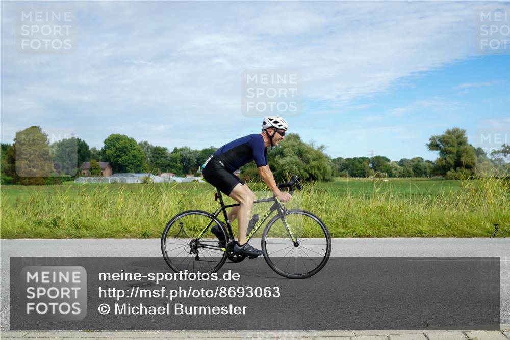 31.08.2025 - Elbe Triathlon Hamburg Michael Burmester http://msf.ph/oto/8693063 31.08.2025 10:57:22 Radfahren 1312, 1321, 1363, 1457, 1463 meine-sportfotos.de