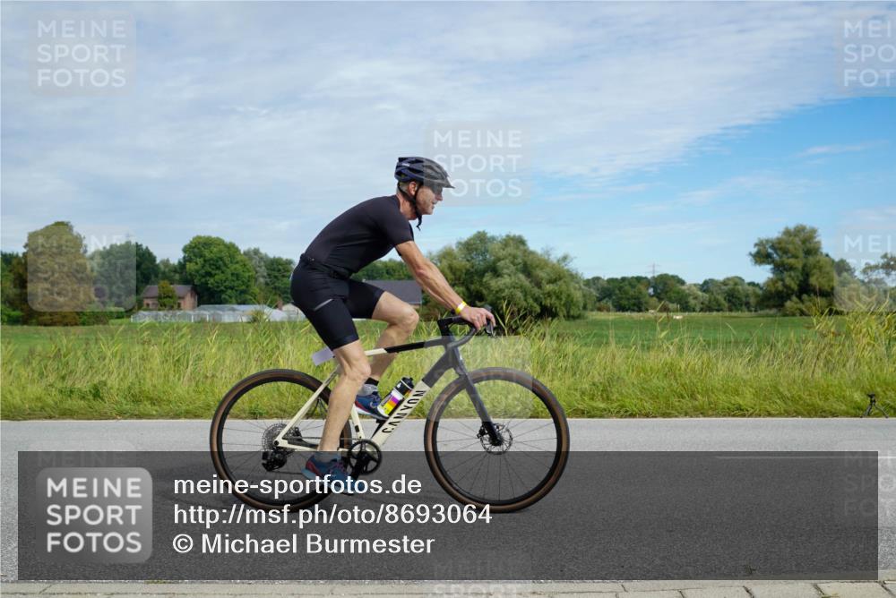 31.08.2025 - Elbe Triathlon Hamburg Michael Burmester http://msf.ph/oto/8693064 31.08.2025 10:57:26 Radfahren 1312, 1321, 1405, 1463 meine-sportfotos.de