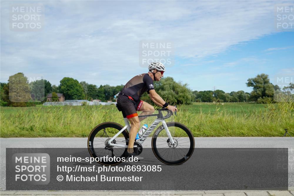 31.08.2025 - Elbe Triathlon Hamburg Michael Burmester http://msf.ph/oto/8693085 31.08.2025 10:58:00 Radfahren 1329, 1351, 1356, 1420, 1441, 1493, 1495 meine-sportfotos.de