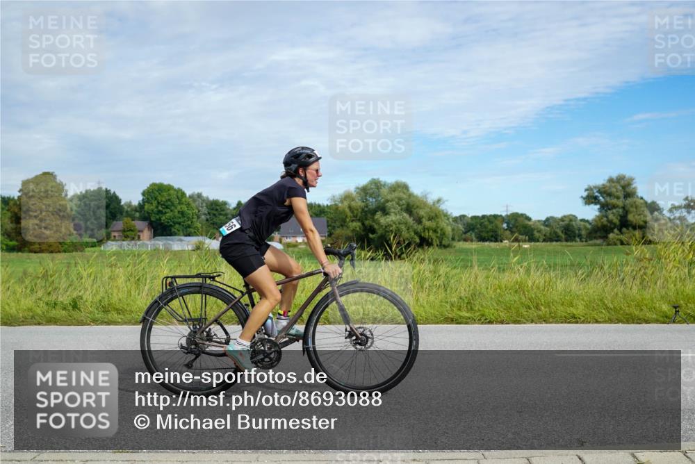 31.08.2025 - Elbe Triathlon Hamburg Michael Burmester http://msf.ph/oto/8693088 31.08.2025 10:58:04 Radfahren 1299, 1329, 1351, 1353, 1356, 1495 meine-sportfotos.de