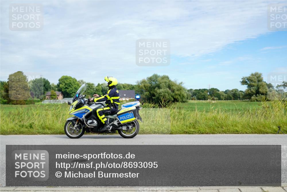 31.08.2025 - Elbe Triathlon Hamburg Michael Burmester http://msf.ph/oto/8693095 31.08.2025 10:58:32 Radfahren 1608 meine-sportfotos.de