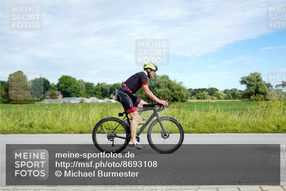 31.08.2025 - Elbe Triathlon Hamburg Michael Burmester http://msf.ph/oto/8693108 31.08.2025 10:58:54 Radfahren 1280, 1327, 1387, 1394, 1575 meine-sportfotos.de