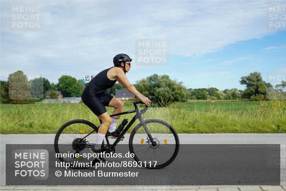 31.08.2025 - Elbe Triathlon Hamburg Michael Burmester http://msf.ph/oto/8693117 31.08.2025 10:59:25 Radfahren 1452 meine-sportfotos.de