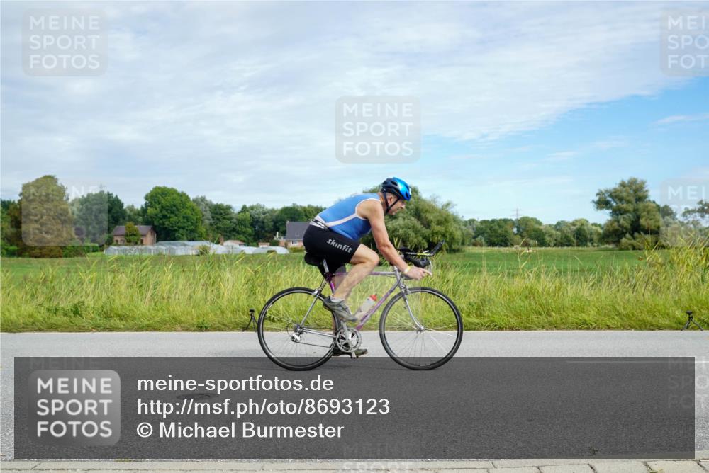 31.08.2025 - Elbe Triathlon Hamburg Michael Burmester http://msf.ph/oto/8693123 31.08.2025 10:59:45 Radfahren 1281, 1310, 1318, 1319, 1344, 1362, 1417, 1423 meine-sportfotos.de