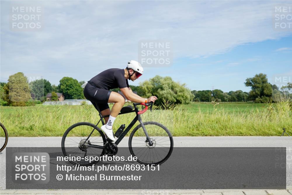 31.08.2025 - Elbe Triathlon Hamburg Michael Burmester http://msf.ph/oto/8693151 31.08.2025 11:00:55 Radfahren 1154, 1277, 1337 meine-sportfotos.de
