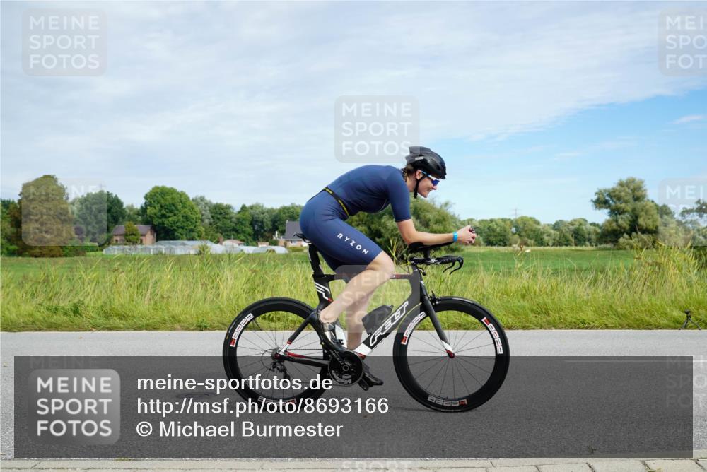 31.08.2025 - Elbe Triathlon Hamburg Michael Burmester http://msf.ph/oto/8693166 31.08.2025 11:01:28 Radfahren 1352 meine-sportfotos.de