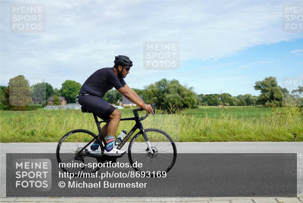 31.08.2025 - Elbe Triathlon Hamburg Michael Burmester http://msf.ph/oto/8693169 31.08.2025 11:01:38 Radfahren 1385, 1507 meine-sportfotos.de