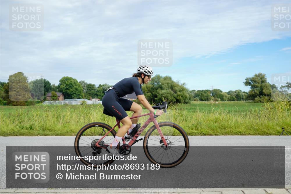 31.08.2025 - Elbe Triathlon Hamburg Michael Burmester http://msf.ph/oto/8693189 31.08.2025 11:02:04 Radfahren 1453, 1534, 1576, 1610 meine-sportfotos.de