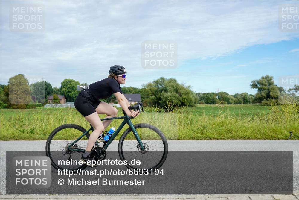 31.08.2025 - Elbe Triathlon Hamburg Michael Burmester http://msf.ph/oto/8693194 31.08.2025 11:02:18 Radfahren 1523, 1567, 1584 meine-sportfotos.de