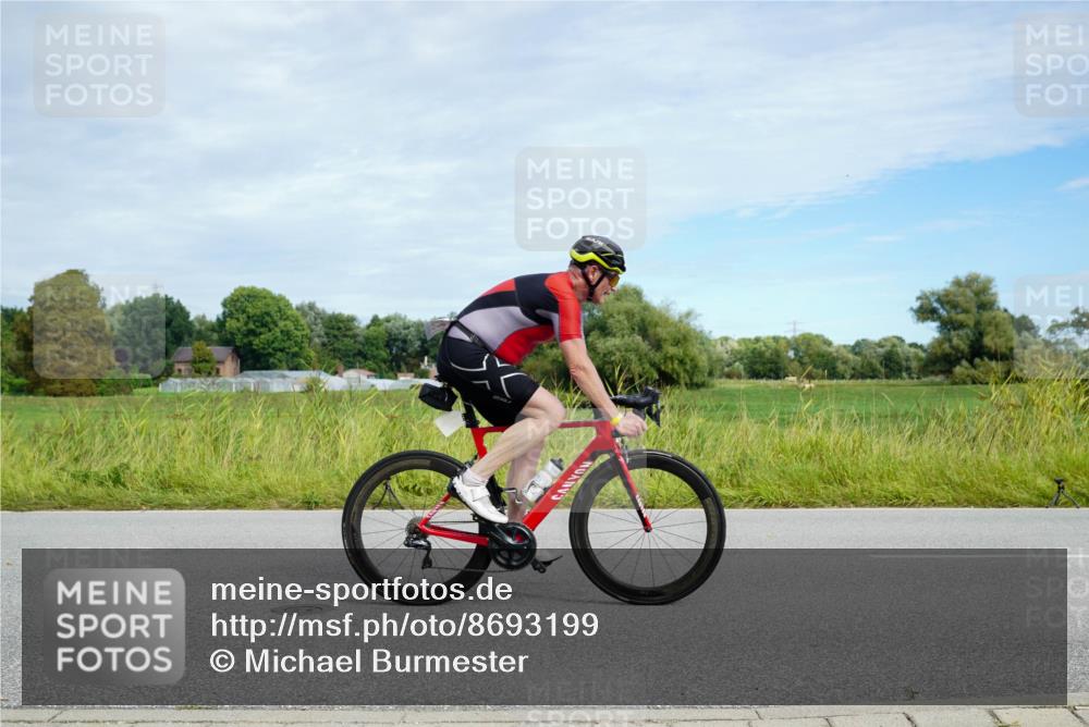 31.08.2025 - Elbe Triathlon Hamburg Michael Burmester http://msf.ph/oto/8693199 31.08.2025 11:02:41 Radfahren 401, 1332, 1512 meine-sportfotos.de