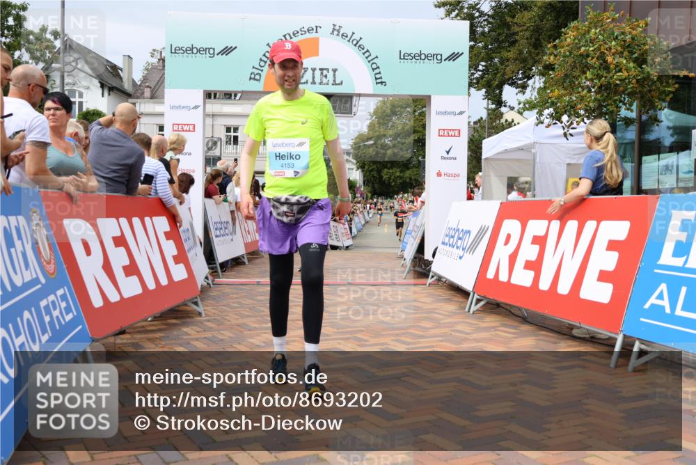 31.08.2025 - 21. Blankeneser Heldenlauf Strokosch-Dieckow http://msf.ph/oto/8693202 31.08.2025 12:37:04 Ziel 5267, 5501, 4153, 4365 meine-sportfotos.de