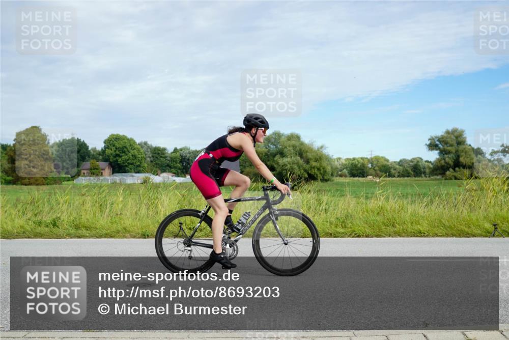 31.08.2025 - Elbe Triathlon Hamburg Michael Burmester http://msf.ph/oto/8693203 31.08.2025 11:02:44 Radfahren 401, 1332, 1379, 1512 meine-sportfotos.de