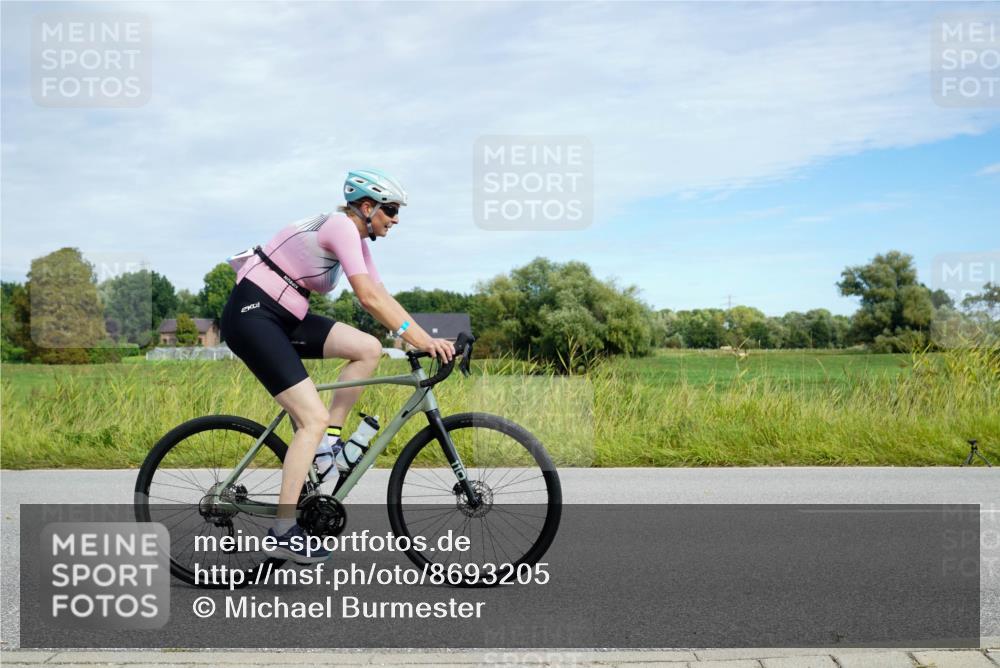 31.08.2025 - Elbe Triathlon Hamburg Michael Burmester http://msf.ph/oto/8693205 31.08.2025 11:02:57 Radfahren 1499, 1597 meine-sportfotos.de
