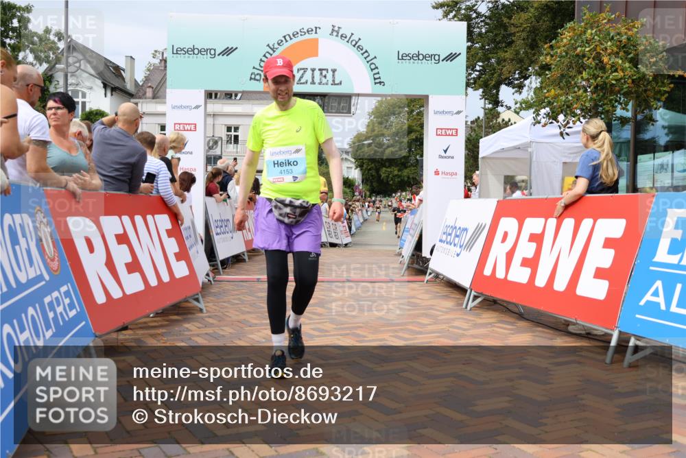 31.08.2025 - 21. Blankeneser Heldenlauf Strokosch-Dieckow http://msf.ph/oto/8693217 31.08.2025 12:37:04 Ziel 5267, 5501, 4153, 4365 meine-sportfotos.de