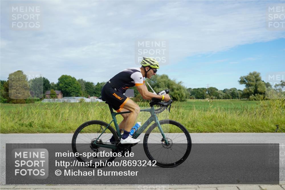 31.08.2025 - Elbe Triathlon Hamburg Michael Burmester http://msf.ph/oto/8693242 31.08.2025 11:04:19 Radfahren 1302, 1339, 1553 meine-sportfotos.de