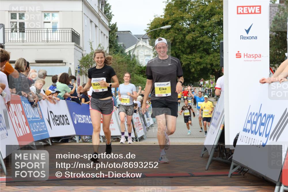 31.08.2025 - 21. Blankeneser Heldenlauf Strokosch-Dieckow http://msf.ph/oto/8693252 31.08.2025 10:28:15 Ziel 2348, 2140, 2133, 2625, 2088 meine-sportfotos.de
