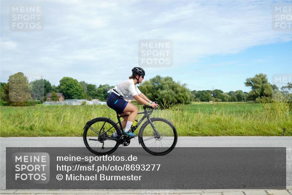31.08.2025 - Elbe Triathlon Hamburg Michael Burmester http://msf.ph/oto/8693277 31.08.2025 11:06:04 Radfahren 1531, 1541, 1577 meine-sportfotos.de