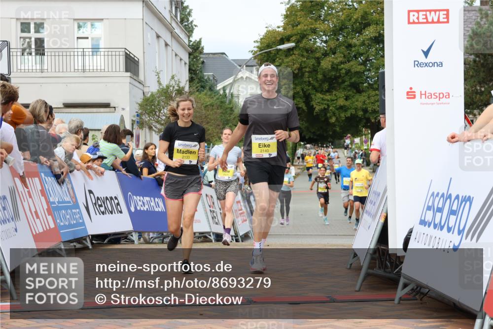 31.08.2025 - 21. Blankeneser Heldenlauf Strokosch-Dieckow http://msf.ph/oto/8693279 31.08.2025 10:28:15 Ziel 2348, 2140, 2133, 2625, 2088 meine-sportfotos.de