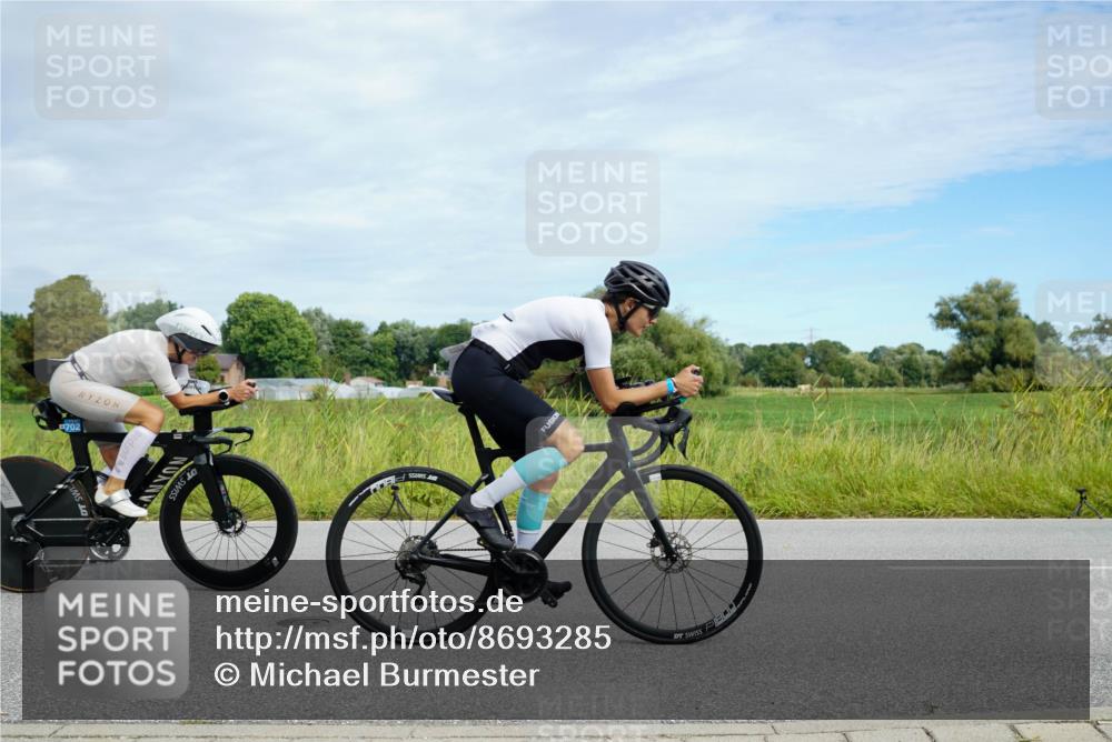 31.08.2025 - Elbe Triathlon Hamburg Michael Burmester http://msf.ph/oto/8693285 31.08.2025 11:06:27 Radfahren 1354, 1376, 1479, 1590 meine-sportfotos.de