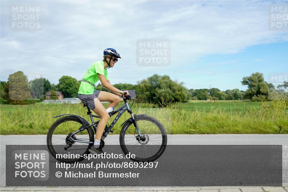 31.08.2025 - Elbe Triathlon Hamburg Michael Burmester http://msf.ph/oto/8693297 31.08.2025 11:06:53 Radfahren 1172, 1333, 1578, 1605 meine-sportfotos.de
