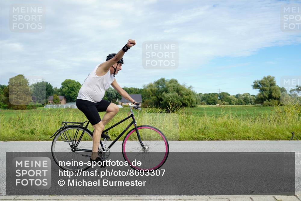 31.08.2025 - Elbe Triathlon Hamburg Michael Burmester http://msf.ph/oto/8693307 31.08.2025 11:07:13 Radfahren 1340, 1477 meine-sportfotos.de