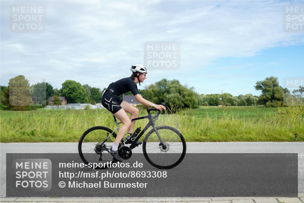 31.08.2025 - Elbe Triathlon Hamburg Michael Burmester http://msf.ph/oto/8693308 31.08.2025 11:07:27 Radfahren 1554, 1611 meine-sportfotos.de