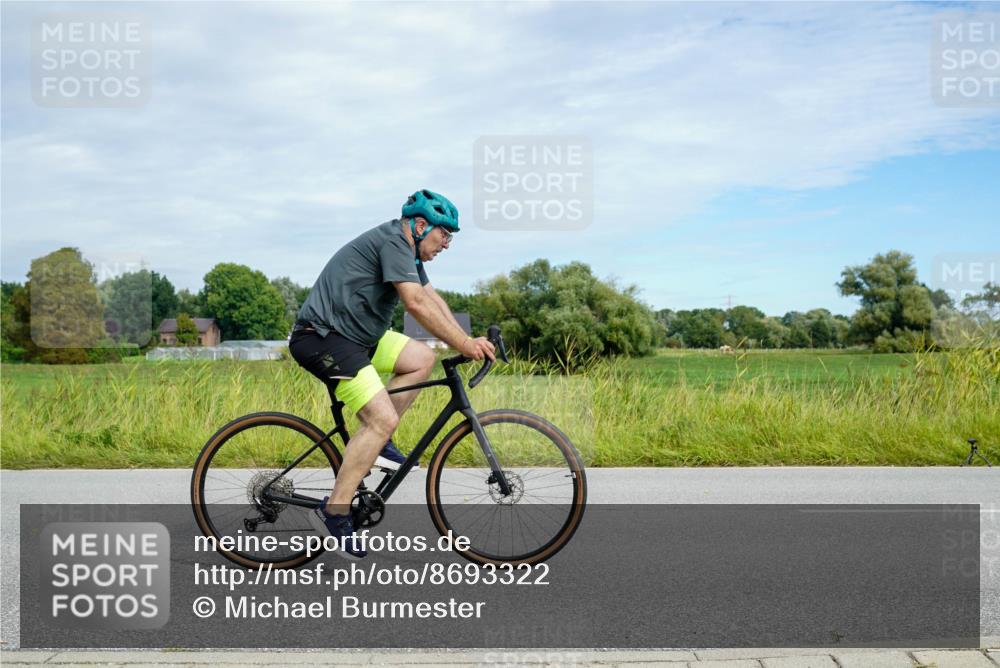 31.08.2025 - Elbe Triathlon Hamburg Michael Burmester http://msf.ph/oto/8693322 31.08.2025 11:08:09 Radfahren 1325 meine-sportfotos.de