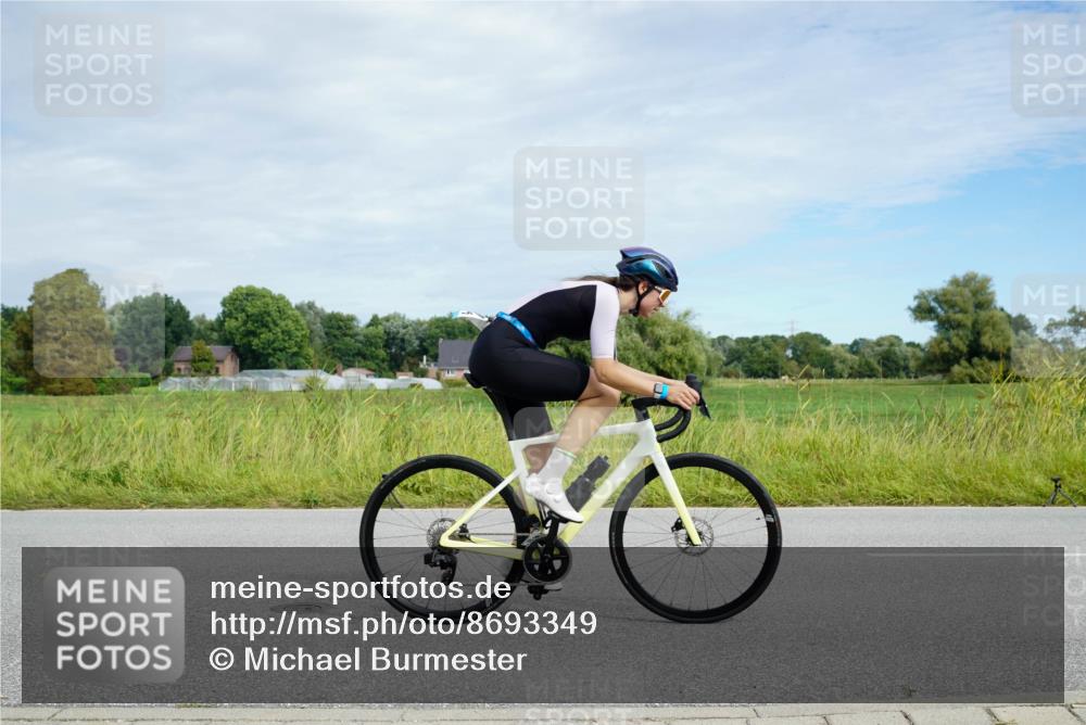 31.08.2025 - Elbe Triathlon Hamburg Michael Burmester http://msf.ph/oto/8693349 31.08.2025 11:09:25 Radfahren 1295, 1381, 1520 meine-sportfotos.de