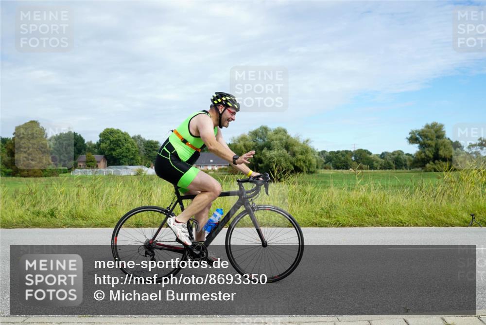 31.08.2025 - Elbe Triathlon Hamburg Michael Burmester http://msf.ph/oto/8693350 31.08.2025 11:09:27 Radfahren 1295, 1381, 1520 meine-sportfotos.de