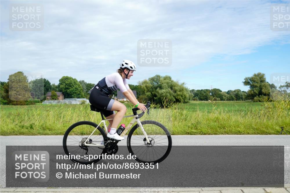 31.08.2025 - Elbe Triathlon Hamburg Michael Burmester http://msf.ph/oto/8693351 31.08.2025 11:09:28 Radfahren 1295, 1381, 1520 meine-sportfotos.de