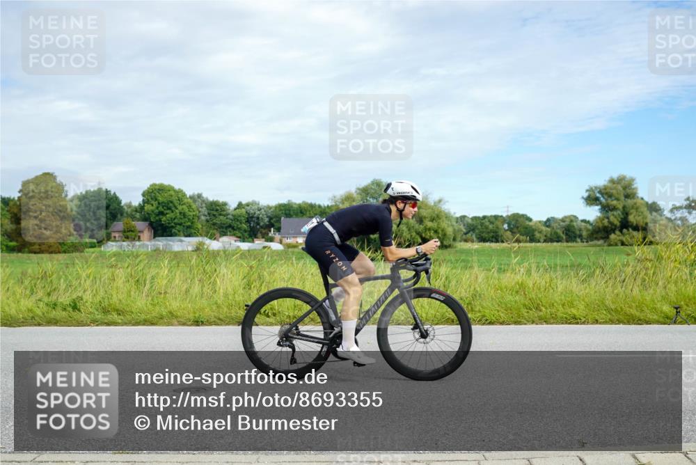 31.08.2025 - Elbe Triathlon Hamburg Michael Burmester http://msf.ph/oto/8693355 31.08.2025 11:09:55 Radfahren 1421, 1436, 1599, 1607 meine-sportfotos.de