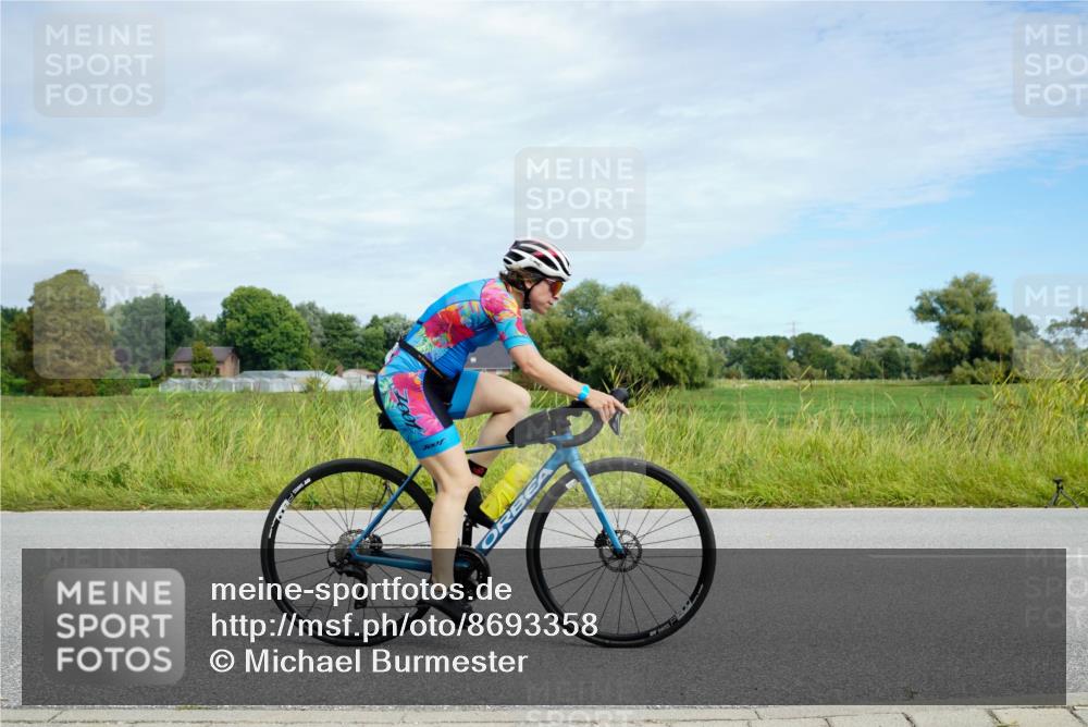 31.08.2025 - Elbe Triathlon Hamburg Michael Burmester http://msf.ph/oto/8693358 31.08.2025 11:09:56 Radfahren 1421, 1436, 1599, 1607 meine-sportfotos.de
