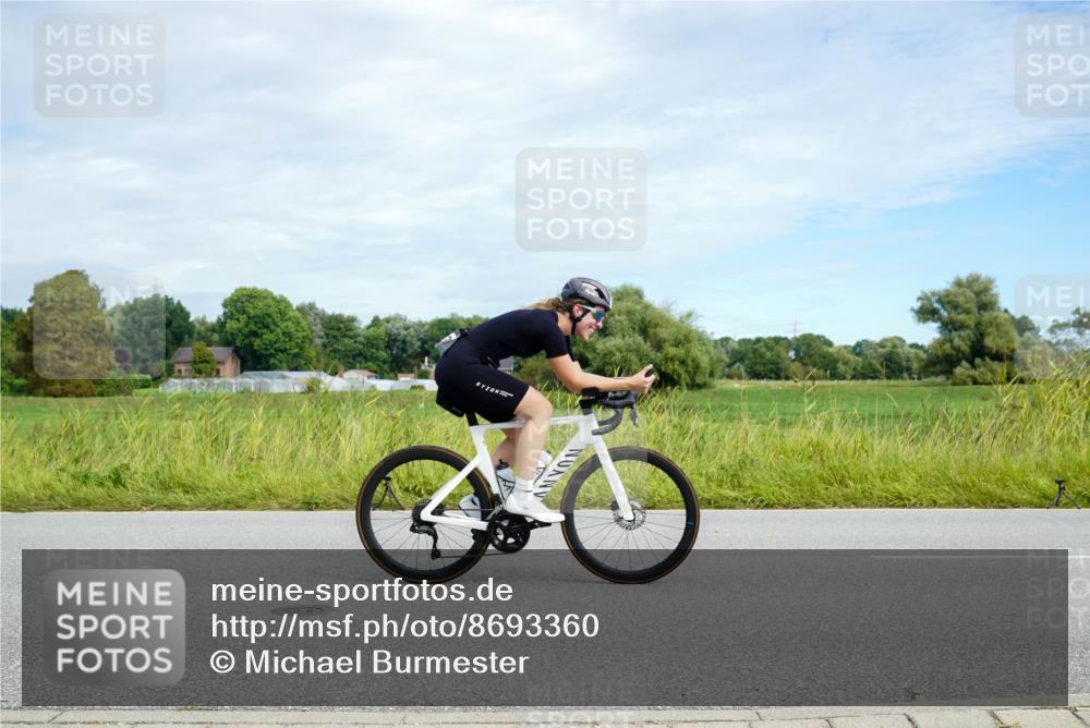 31.08.2025 - Elbe Triathlon Hamburg Michael Burmester http://msf.ph/oto/8693360 31.08.2025 11:10:08 Radfahren 1398, 1449 meine-sportfotos.de