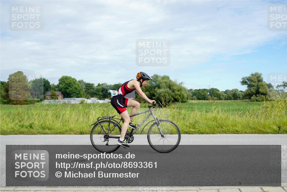 31.08.2025 - Elbe Triathlon Hamburg Michael Burmester http://msf.ph/oto/8693361 31.08.2025 11:10:10 Radfahren 1398, 1437, 1449 meine-sportfotos.de
