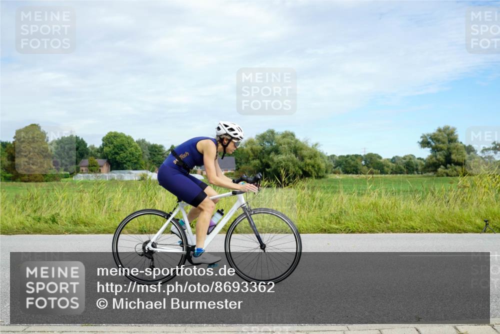 31.08.2025 - Elbe Triathlon Hamburg Michael Burmester http://msf.ph/oto/8693362 31.08.2025 11:10:15 Radfahren 1411, 1416, 1437 meine-sportfotos.de