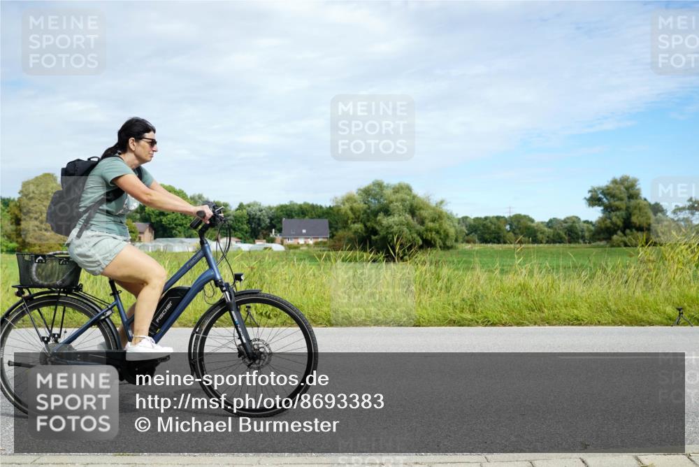 31.08.2025 - Elbe Triathlon Hamburg Michael Burmester http://msf.ph/oto/8693383 31.08.2025 11:10:41 Radfahren 988, 1335, 1367, 1382, 1393, 1396 meine-sportfotos.de