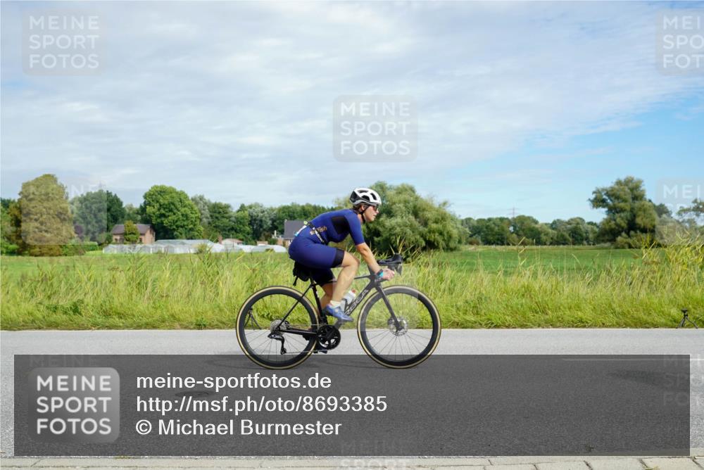 31.08.2025 - Elbe Triathlon Hamburg Michael Burmester http://msf.ph/oto/8693385 31.08.2025 11:10:41 Radfahren 988, 1335, 1367, 1382, 1393, 1396 meine-sportfotos.de