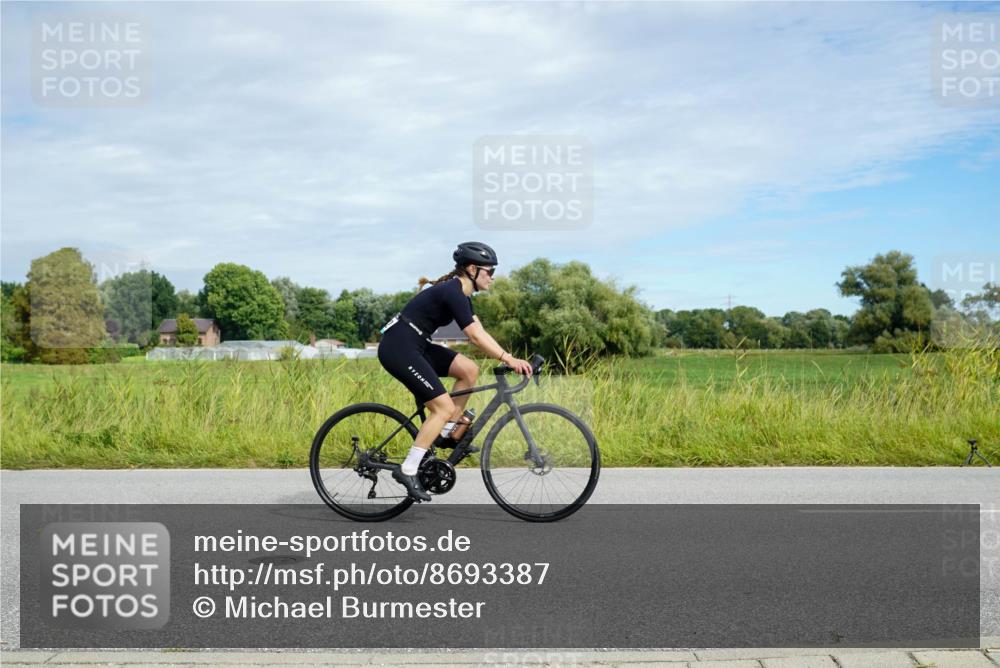 31.08.2025 - Elbe Triathlon Hamburg Michael Burmester http://msf.ph/oto/8693387 31.08.2025 11:10:42 Radfahren 988, 1365, 1367, 1382, 1393 meine-sportfotos.de