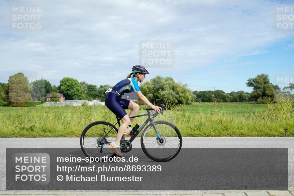31.08.2025 - Elbe Triathlon Hamburg Michael Burmester http://msf.ph/oto/8693389 31.08.2025 11:10:48 Radfahren 988, 1365 meine-sportfotos.de
