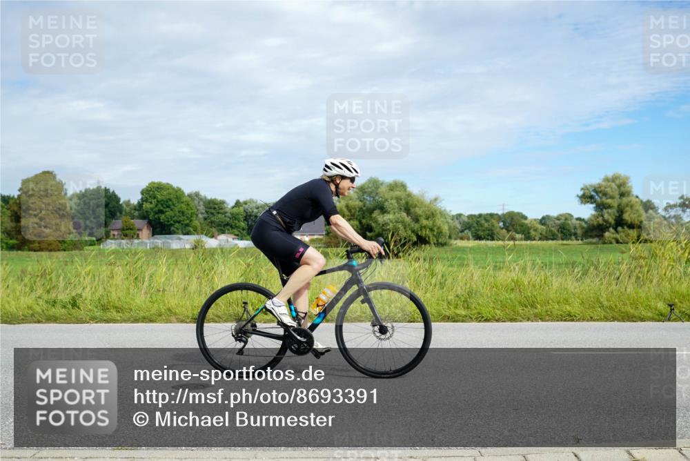 31.08.2025 - Elbe Triathlon Hamburg Michael Burmester http://msf.ph/oto/8693391 31.08.2025 11:11:10 Radfahren 1309, 1386, 1498, 1555 meine-sportfotos.de