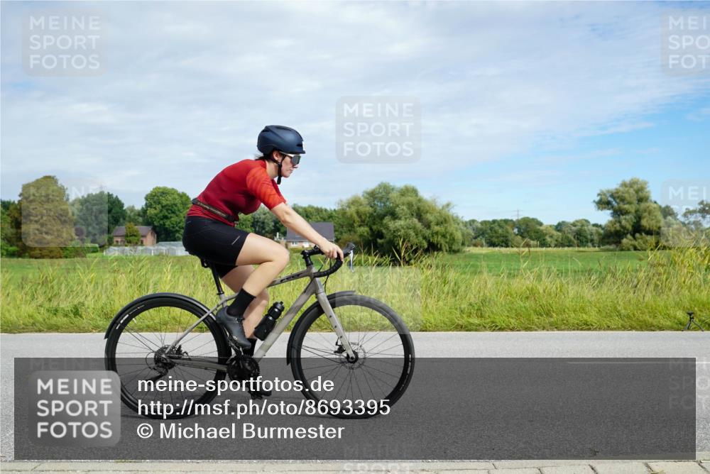 31.08.2025 - Elbe Triathlon Hamburg Michael Burmester http://msf.ph/oto/8693395 31.08.2025 11:11:13 Radfahren 1309, 1386, 1498, 1555, 1606 meine-sportfotos.de
