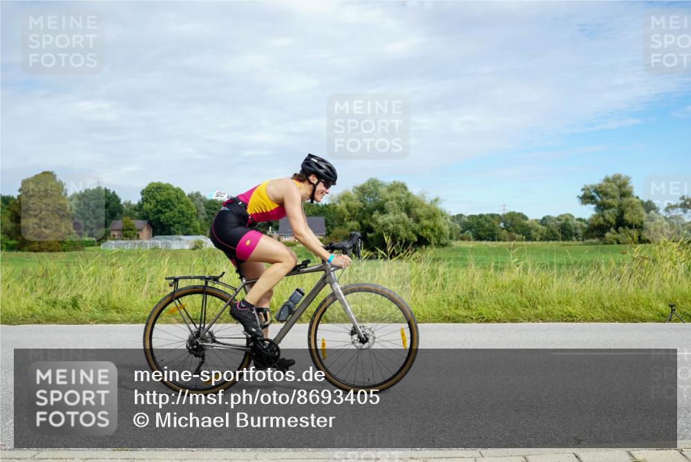 31.08.2025 - Elbe Triathlon Hamburg Michael Burmester http://msf.ph/oto/8693405 31.08.2025 11:11:37 Radfahren 1454 meine-sportfotos.de