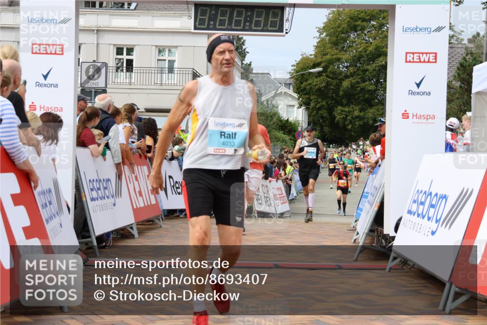 31.08.2025 - 21. Blankeneser Heldenlauf Strokosch-Dieckow http://msf.ph/oto/8693407 31.08.2025 12:36:42 Ziel 5230, 5437, 4245, 4033 meine-sportfotos.de