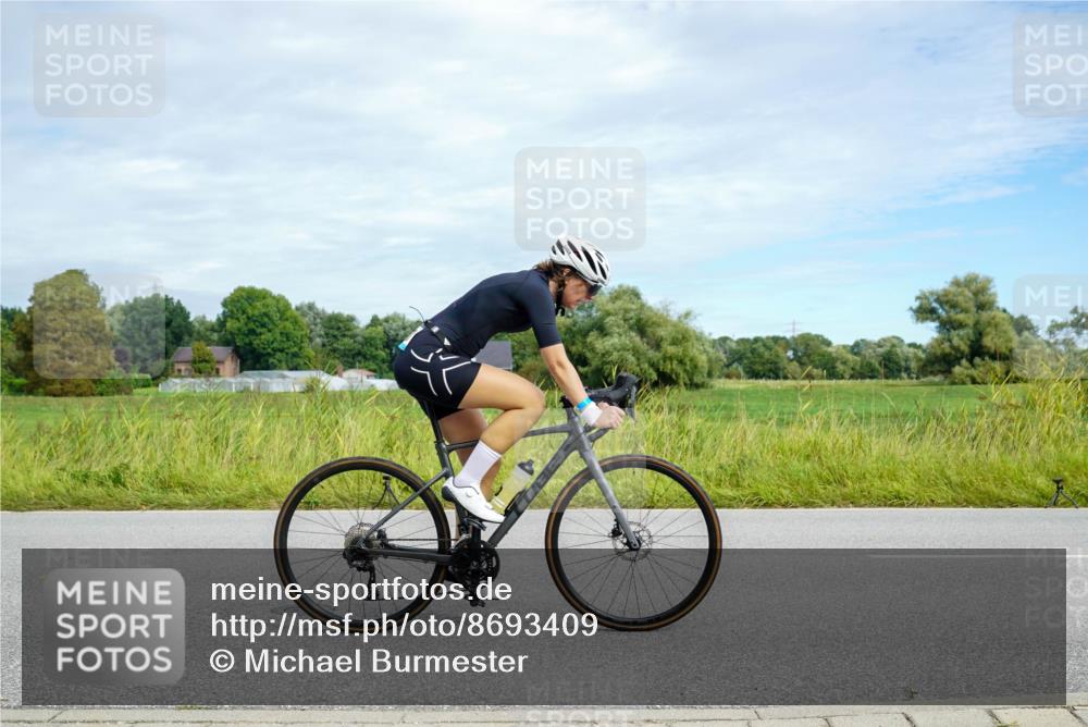 31.08.2025 - Elbe Triathlon Hamburg Michael Burmester http://msf.ph/oto/8693409 31.08.2025 11:11:52 Radfahren 1443, 1603 meine-sportfotos.de
