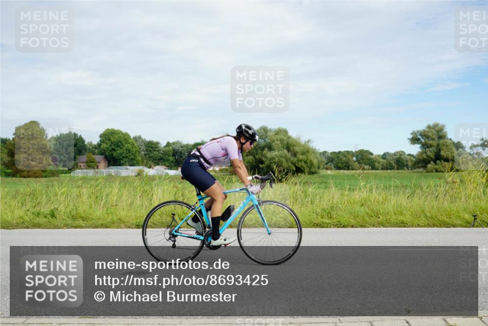 31.08.2025 - Elbe Triathlon Hamburg Michael Burmester http://msf.ph/oto/8693425 31.08.2025 11:12:37 Radfahren 1409, 1430, 1481, 1517, 1614 meine-sportfotos.de