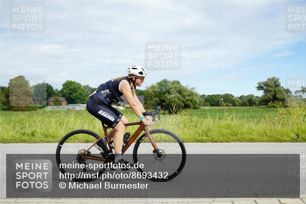 31.08.2025 - Elbe Triathlon Hamburg Michael Burmester http://msf.ph/oto/8693432 31.08.2025 11:13:14 Radfahren 1400, 1406 meine-sportfotos.de