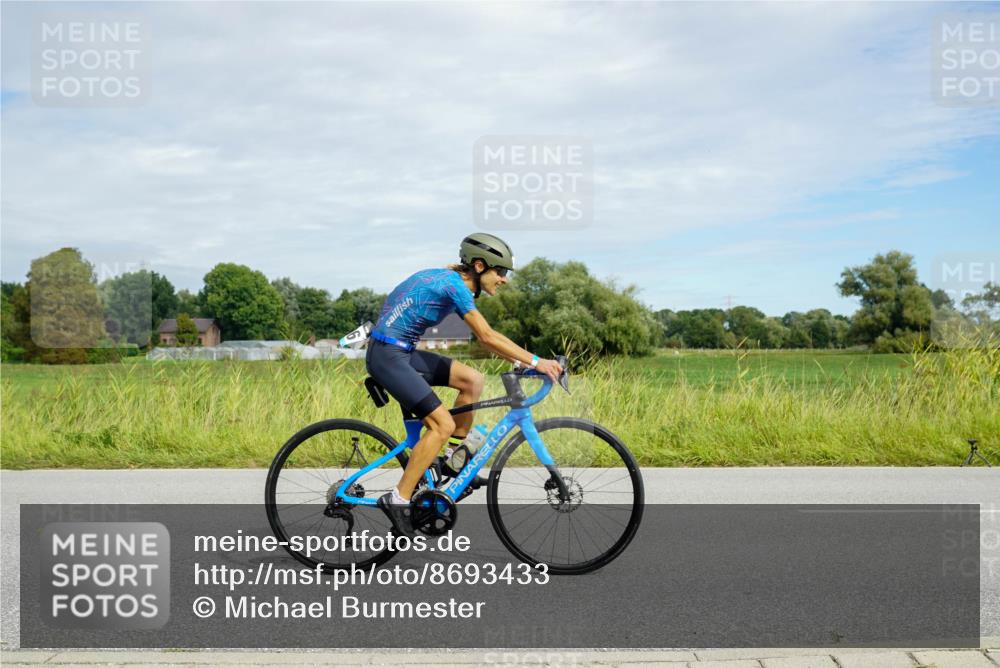 31.08.2025 - Elbe Triathlon Hamburg Michael Burmester http://msf.ph/oto/8693433 31.08.2025 11:13:20 Radfahren 1406, 1450 meine-sportfotos.de