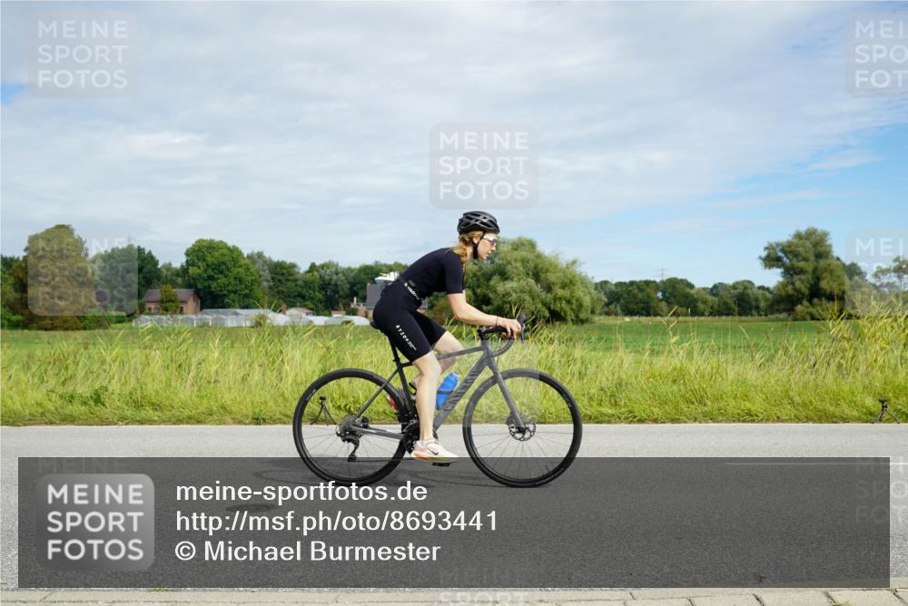 31.08.2025 - Elbe Triathlon Hamburg Michael Burmester http://msf.ph/oto/8693441 31.08.2025 11:13:49 Radfahren 1392, 1405 meine-sportfotos.de