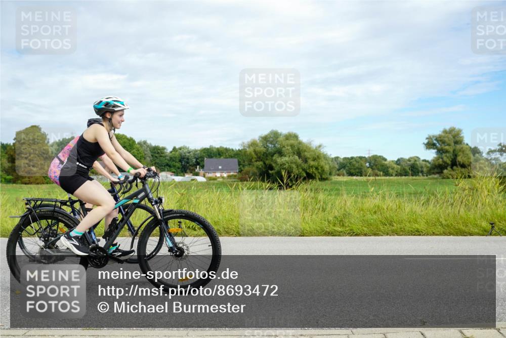 31.08.2025 - Elbe Triathlon Hamburg Michael Burmester http://msf.ph/oto/8693472 31.08.2025 11:15:03 Radfahren 1383, 1616, 1617 meine-sportfotos.de